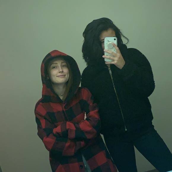 Meet your Posher, Olivia - Picture 1 of 1